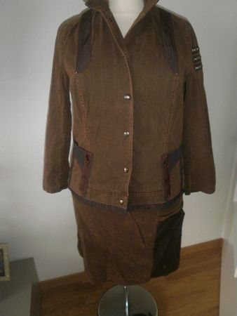 Ensemble  Veste+jupe brunes en coton côtelé T. 44
