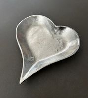 Herzförmige Schale aus Metall, silberfarben, Deko-Objekt