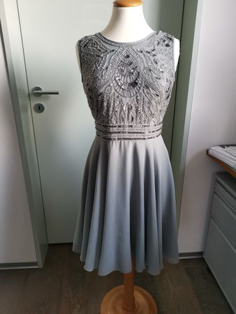 Elegantes Ballkleid grau, Gr. S mit Pailletten