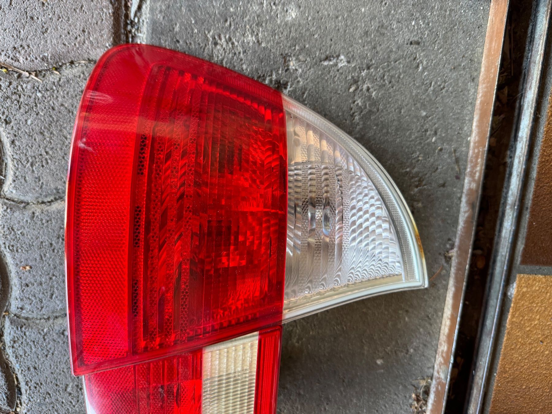 BMW Tutti pezzi di ricambio auto: Originale BMW E46 Helle/Weisse Rückleuchten – Usato da Wangs venduto da Surfer001 1
