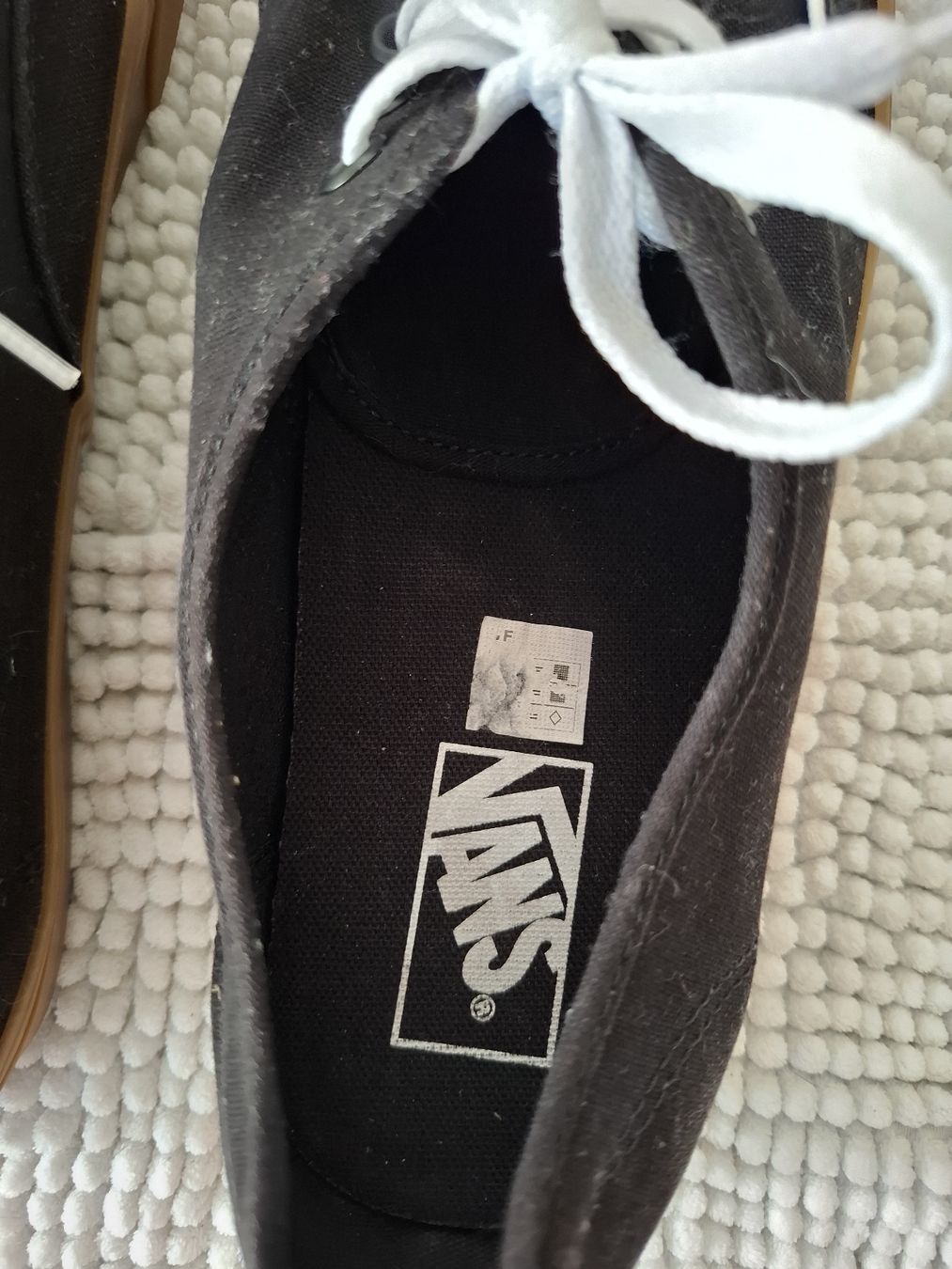 Vans Chaussures hommes: Vans baskets noires et gomme, taille 46 – Neuf (Voir description) à Le Locle par sAm_2112 1