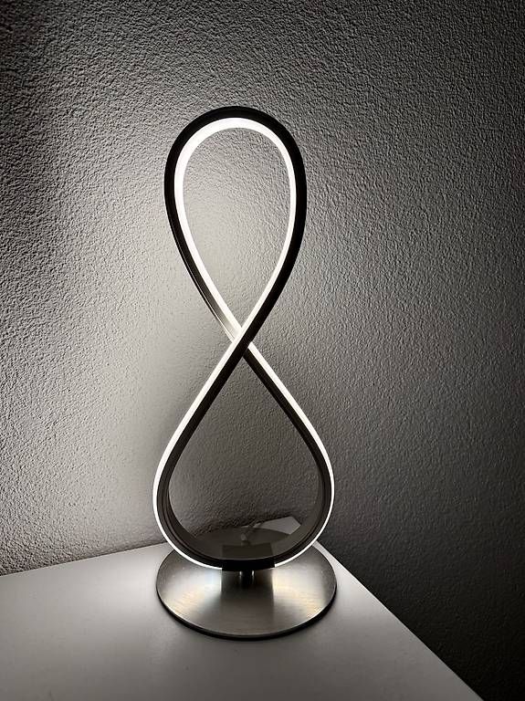Lampen: Moderne LED Tischlampe  Design Infinity Form – Gebraucht aus Lengnau BE von aya_2tvj