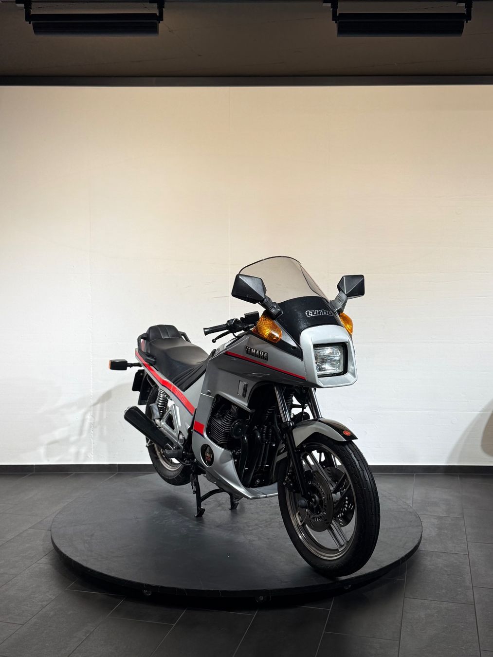 Yamaha Strada: Yamaha XJ 650 Turbo – Usato da Zell LU venduto da .VR46. 3