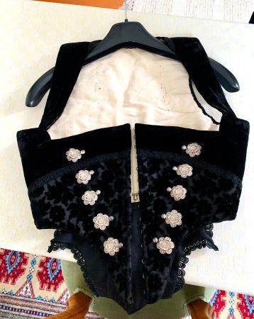 Berner Tracht 34/36 mit allem Zubehör + Silberschmuck