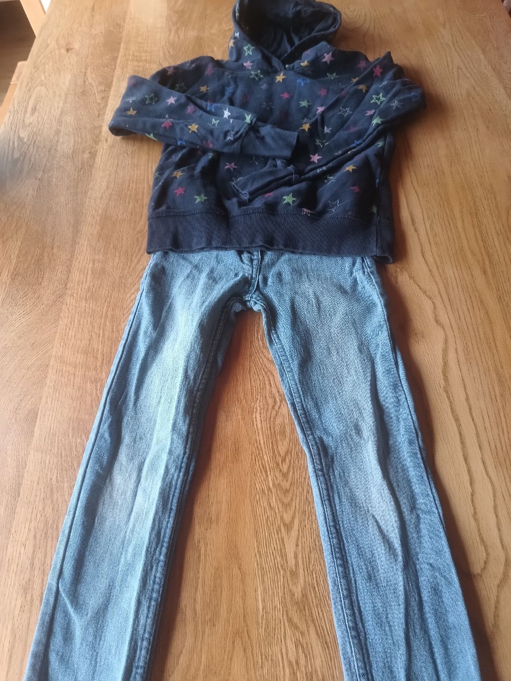 Kleiderpakete & -sets: Hoody und Jeans Mädchen 146 – Gebraucht aus Burgdorf von Bxblau