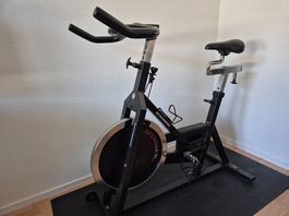 Hometrainer inkl. Bodenmatte