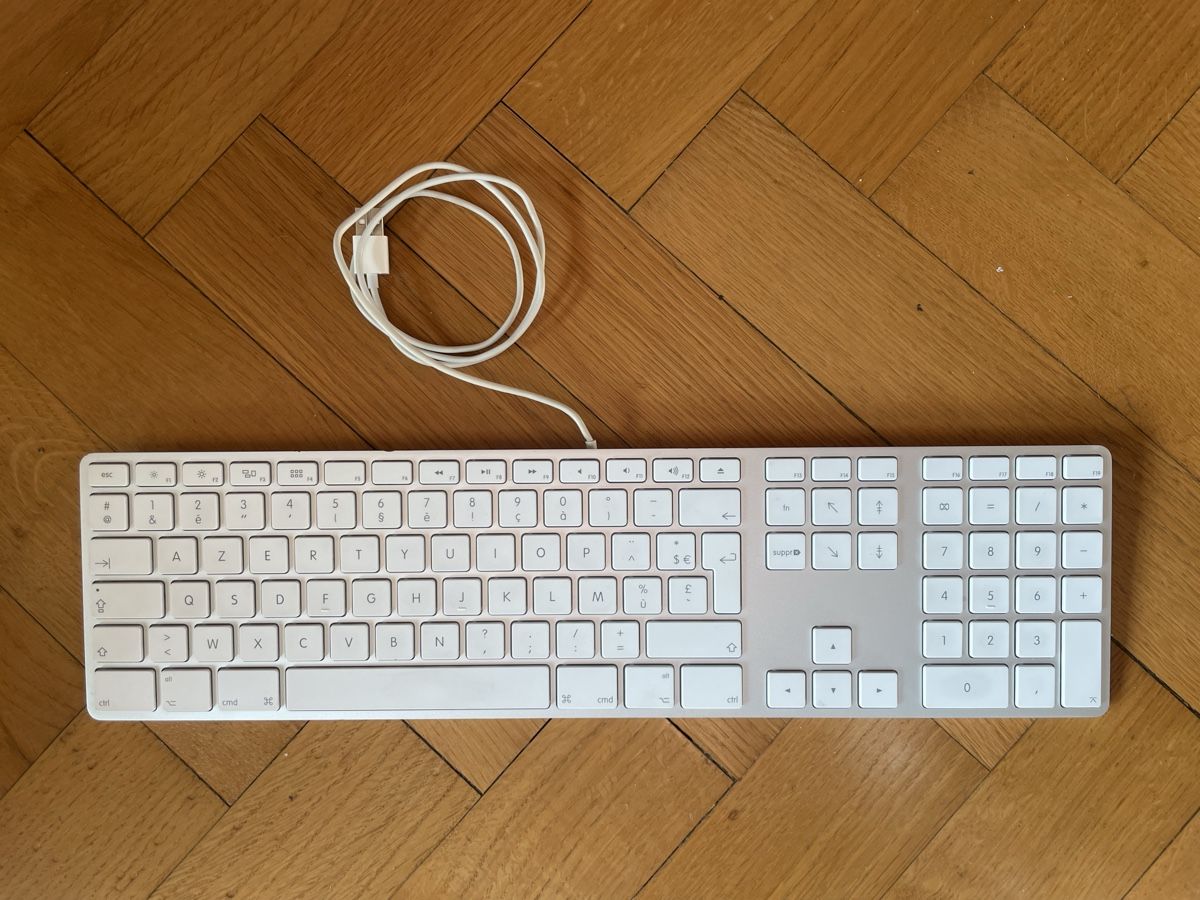 Apple Tastiere: Apple Keyboard - AZERTY / Français – Usato da Zürich venduto da stefan_schmidlin