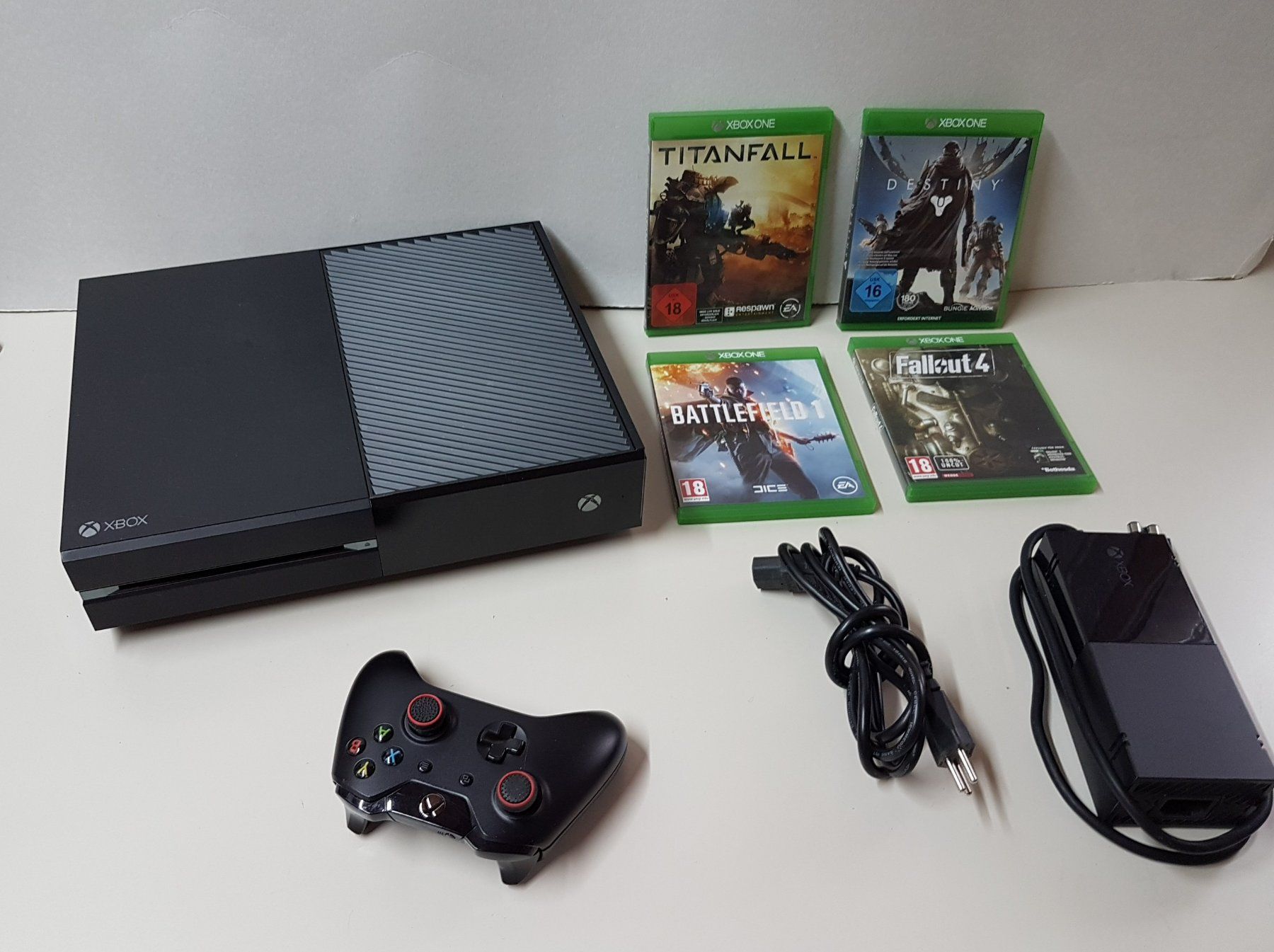 Microsoft Console: Xbox One Konsole mit Spiele – Usato da Schüpfheim venduto da Games_Spielkonsolen