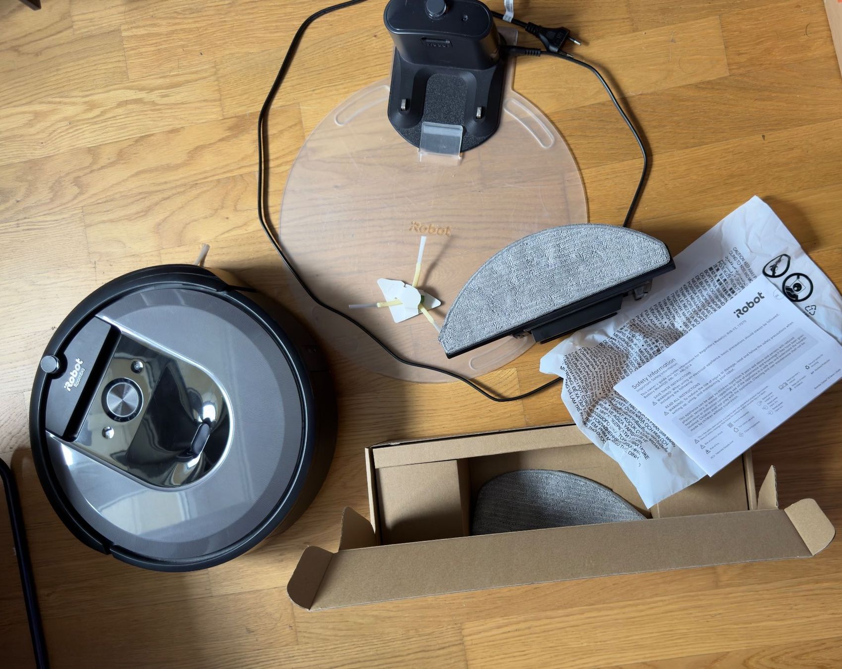 Irobot Aspirapolveri & Accessori: iRobot Roomba i8 Saugroboter inkl. Ladestation – Usato da Zürich venduto da Betrada 3