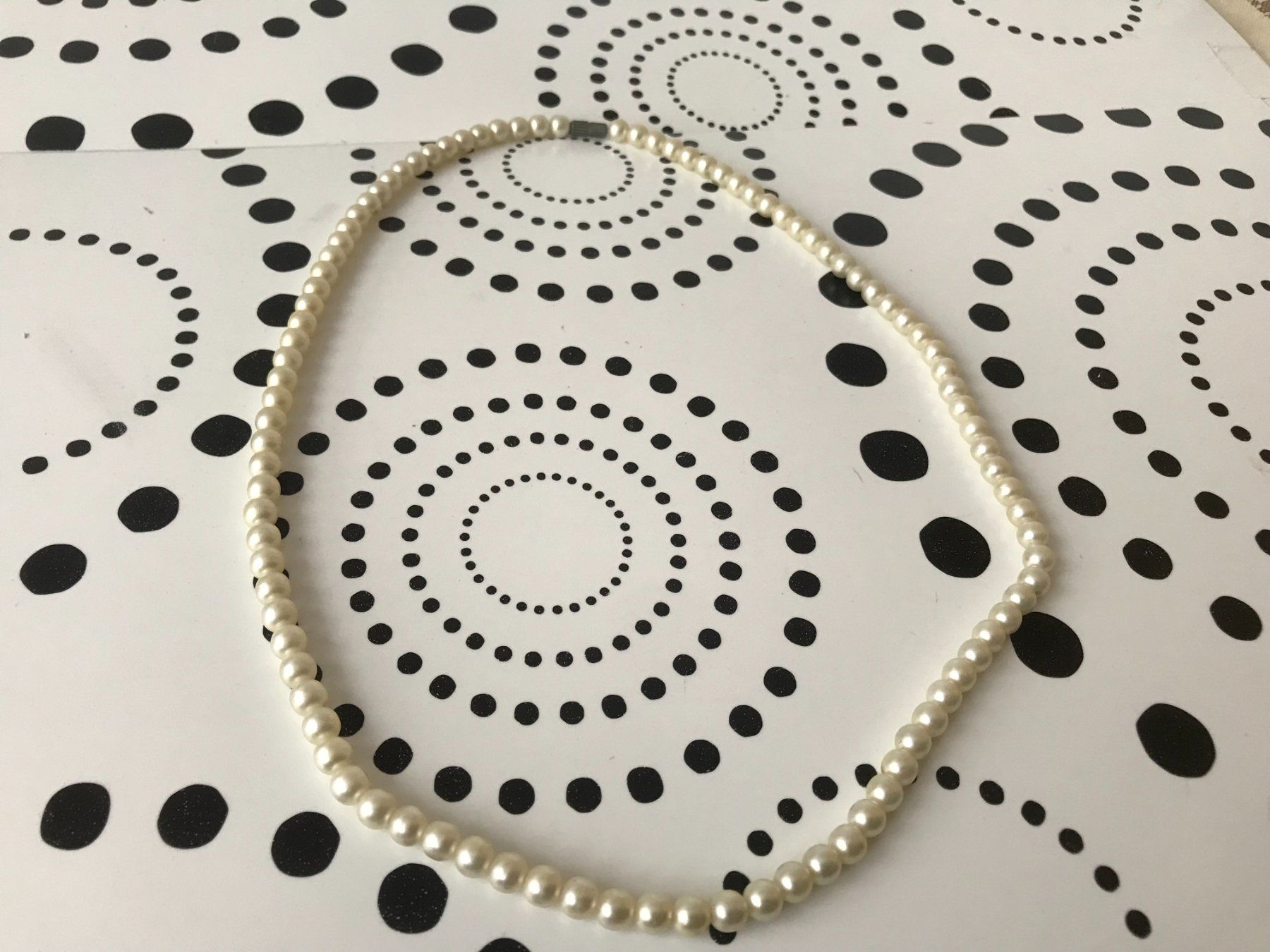 Catenine: Collier de perles blanches élégant - Chic et intemporel! – Usato da Epalinges venduto da dream-watch