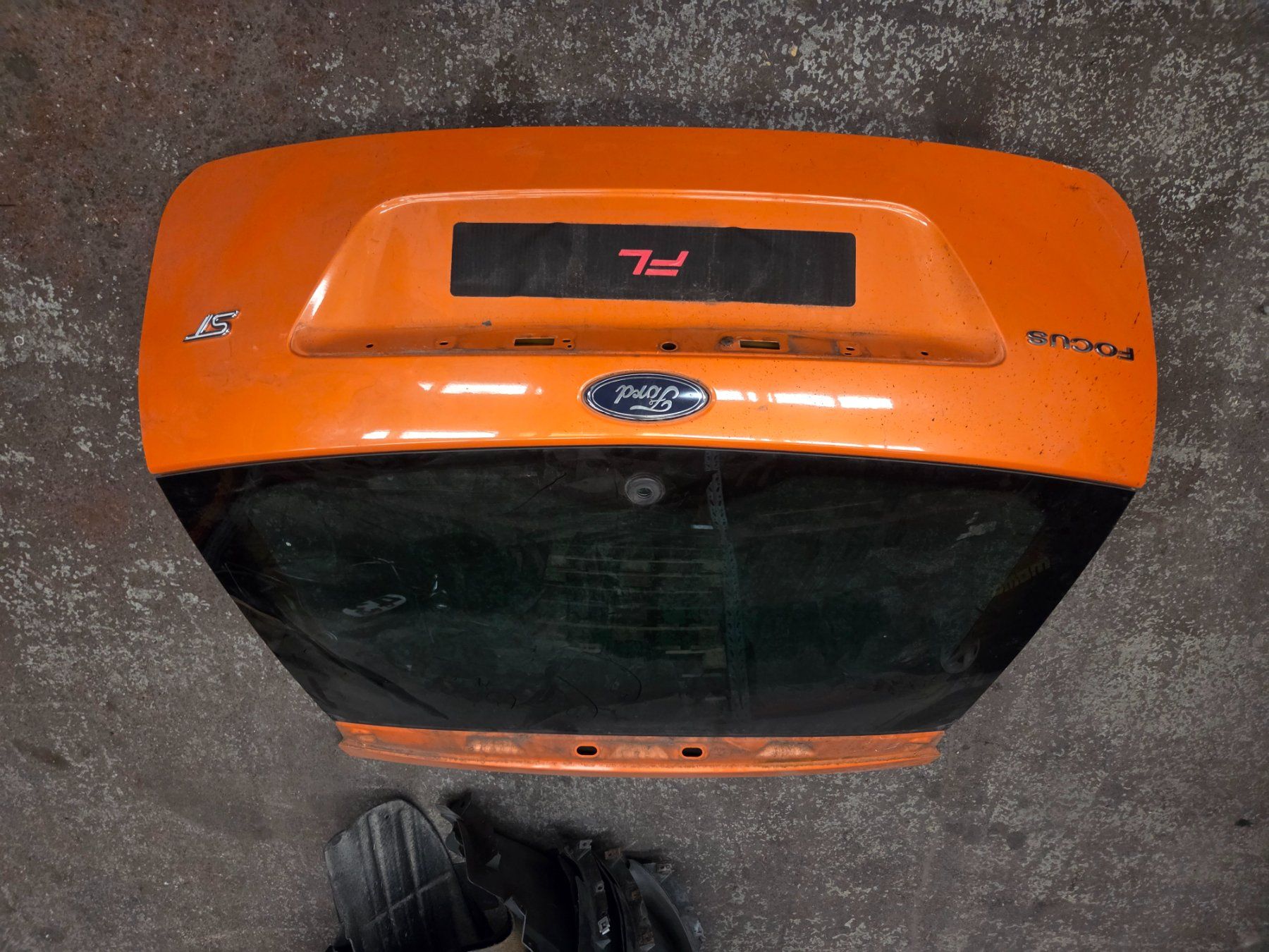 Tutti pezzi di ricambio auto: Heckklappe Ford Focus – Usato da Kriessern venduto da tracktool2521