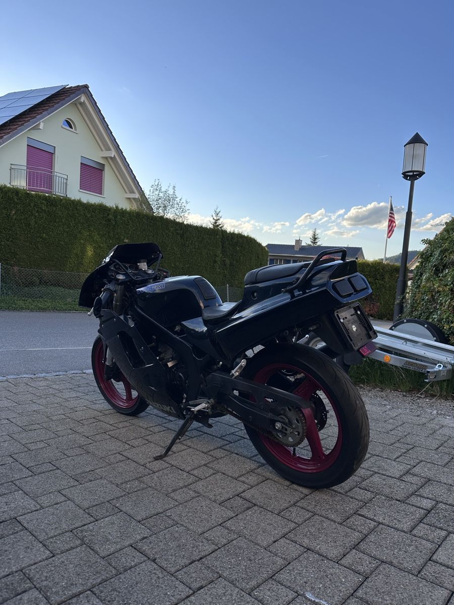 Suzuki Strada: Suzuki RG 125F 2takt – Usato da Appenzell venduto da B-Quick 2
