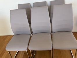6 moderne Esszimmerstühle in Graubeige – Kunstleder – Chrom