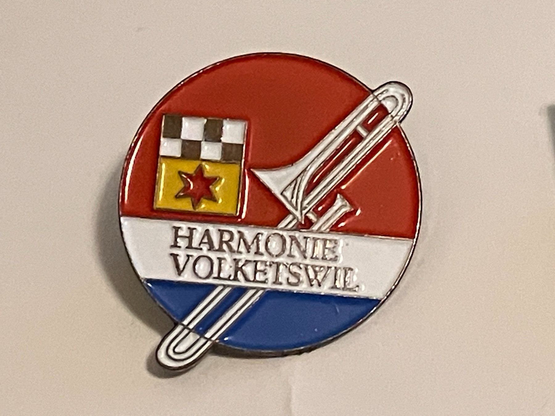 Placchette & Badge: 1 Pin Harmonie Volketswil – Usato da Basel venduto da djwwpp
