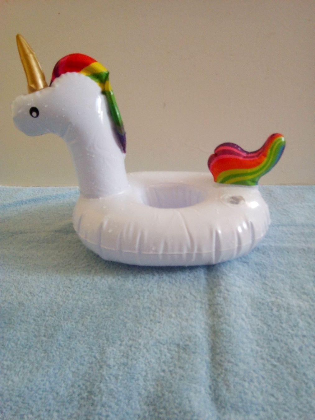 Schwimmbad: Getränkehalter, aufblasbares Einhorn aufblasbar – Neu und originalverpackt aus Zürich von makimakimak
