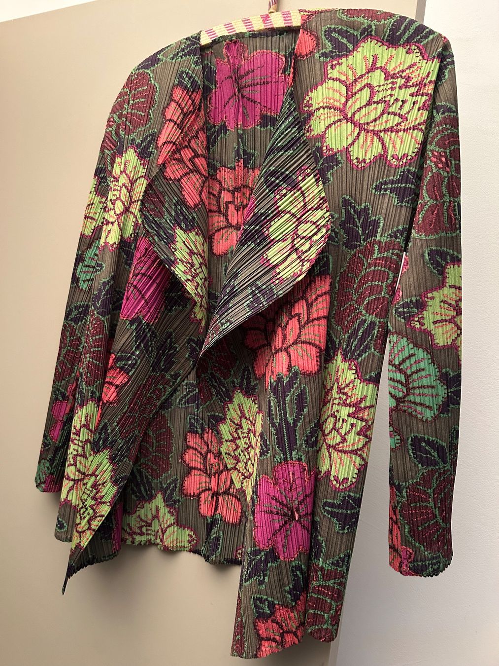 Issey Miyake Giacche: Wunderschöne Sommerjacke von Issey Miyake – Usato da zürich venduto da ElisabethaB