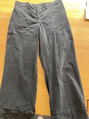 Schwarze Cordhose, mes soeurs et moiGr. 5Top Zustand!