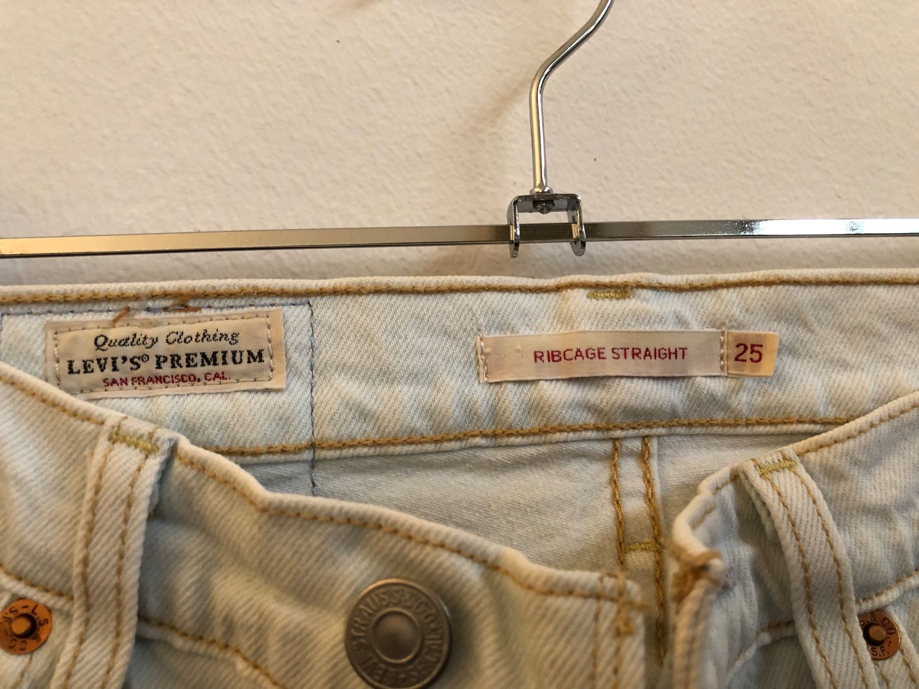 Levi's Jeans: jeans levis bleu clair délavé – Usato da Lausanne venduto da emm_sc77 2