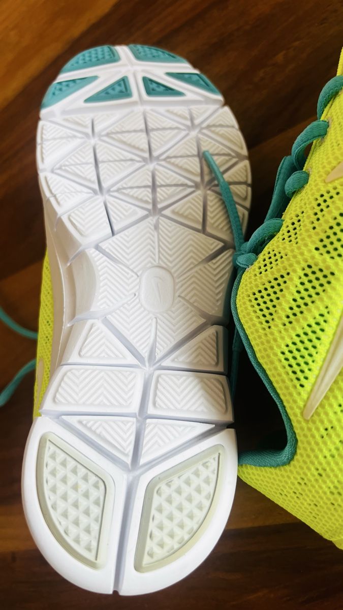 Nike Scarpe da donna: NIKE / UNDER ARMOUR SPORTSET – Nuovo e nell'imballaggio originale da Jona venduto da Lili.lou 2