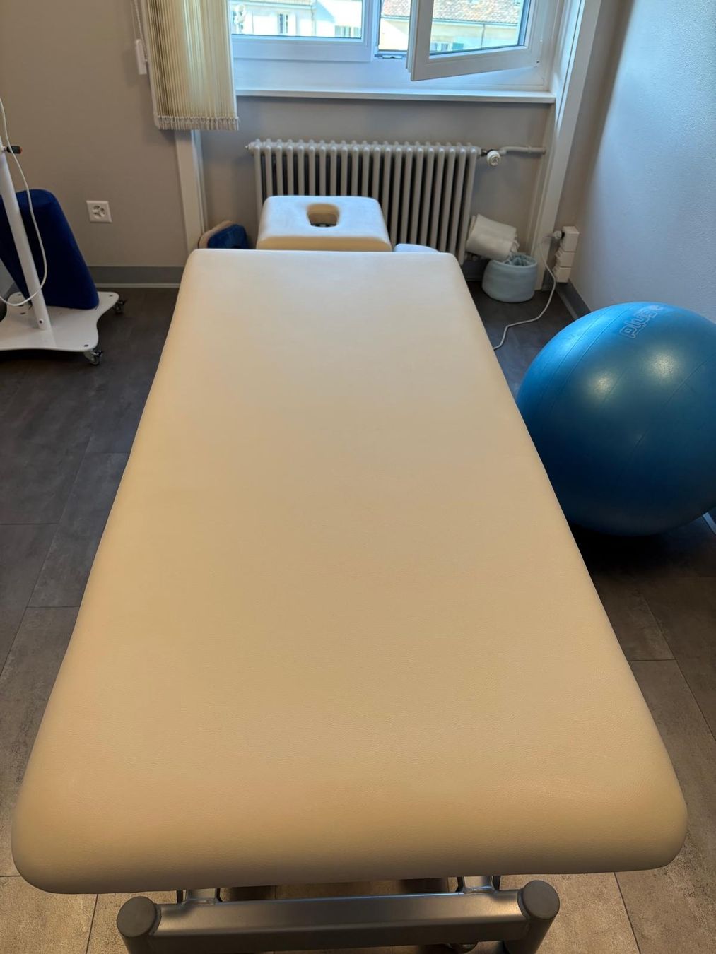 Lettini & sedie per cosmetici: Table de massage professionnelle Luna de Lima – Usato da Bern venduto da phb_92q9 3