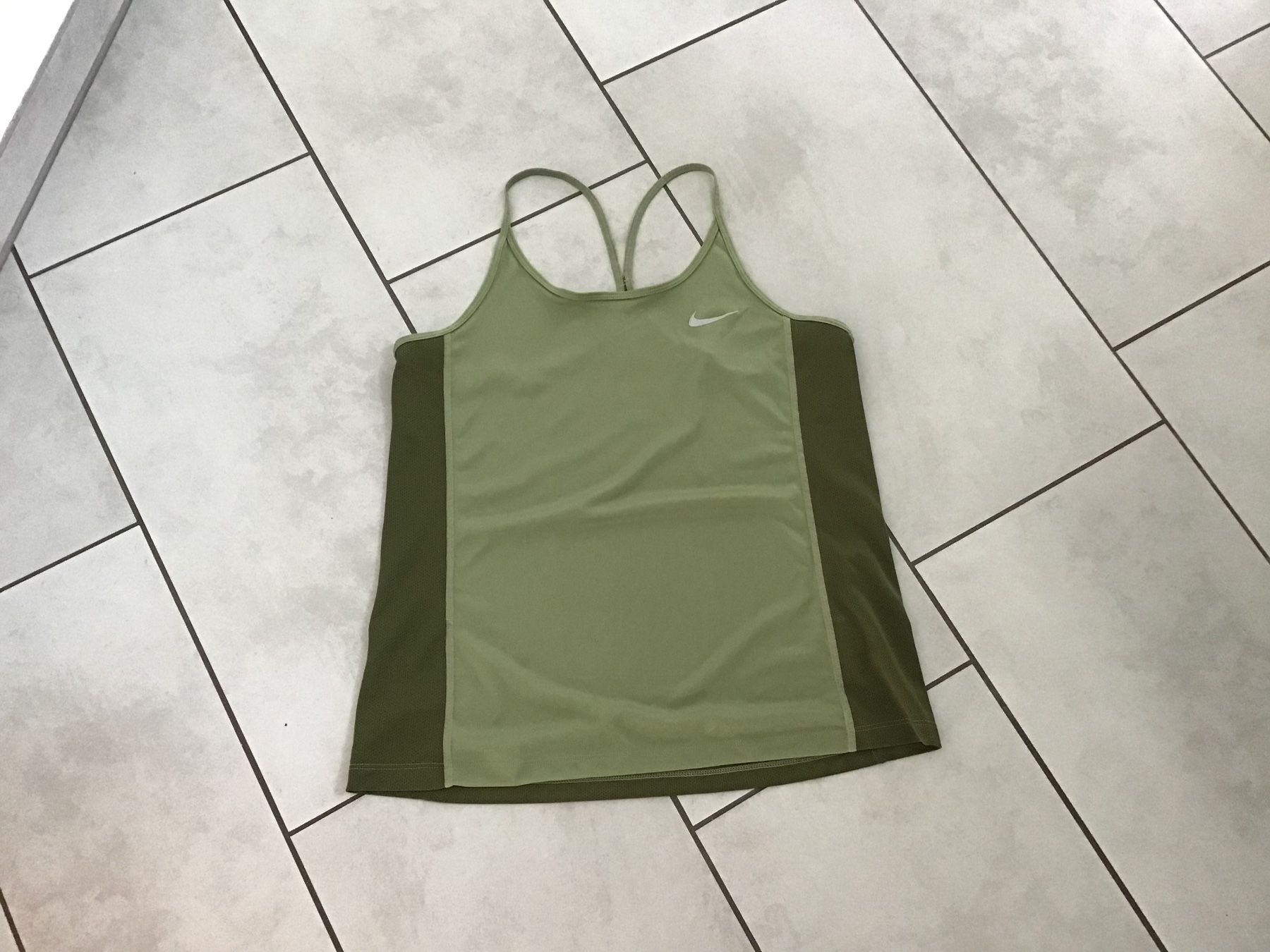 Nike T-shirt: Sport Shirt Dri- Fit  L – Usato da Trimbach venduto da gregy69s