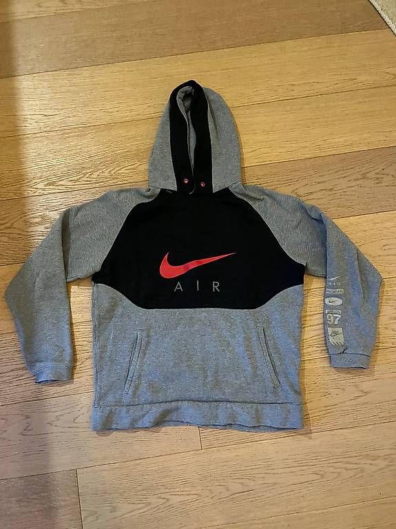 Pullover & Sweatshirts: Gros pull/ Hoodie Nike – Gebraucht aus Champagne von Marie2108