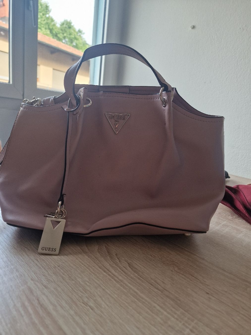 Guess Sacs femmes: borsa guess pari a nuova – D'occasion à Giubiasco par val_ghx8