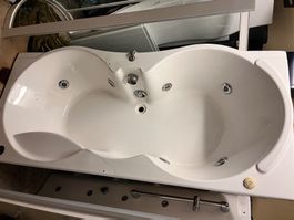 Whirlpool Badewanne mit Duschkabine