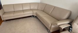 Canapé d'angle en cuir beige avec fauteuil bon état
