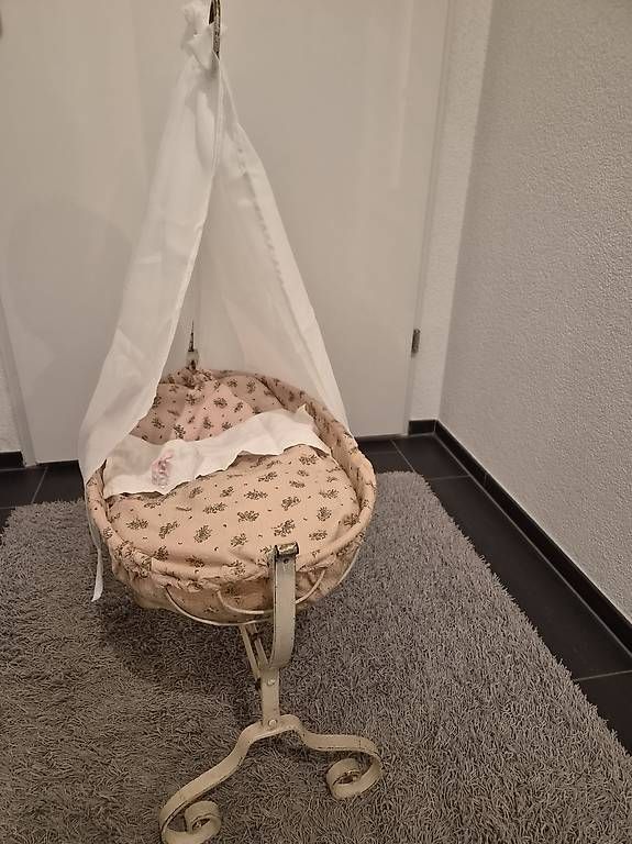 Case e mobili per bambole: Puppenwiegeli – Usato da Igis venduto da Maexli88 2