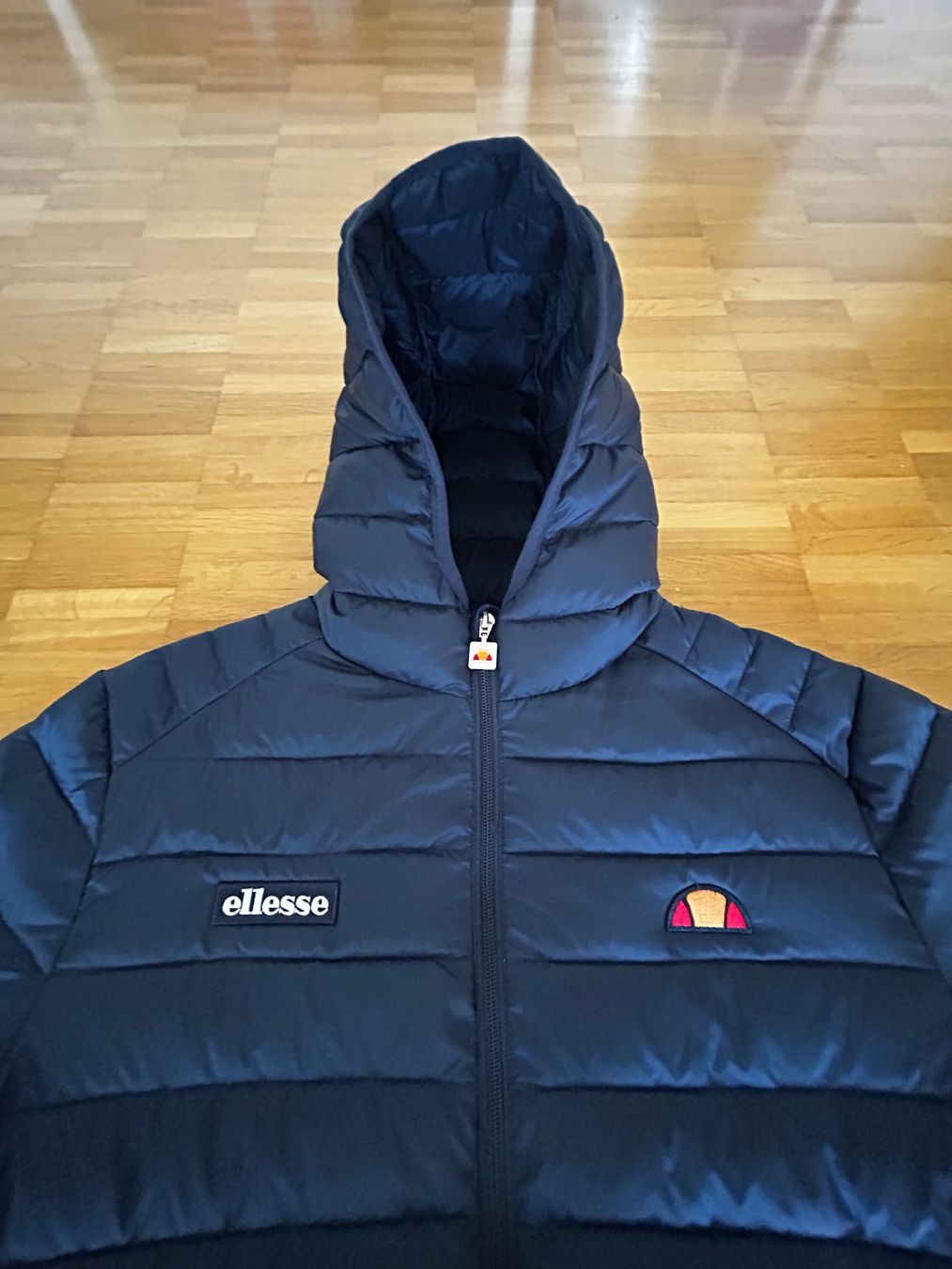 Ellesse Jacken: Ellesse Daunenjacke – Gebraucht aus Oberwil BL von Biffel 1
