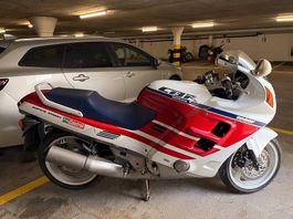 Honda CBR1000F