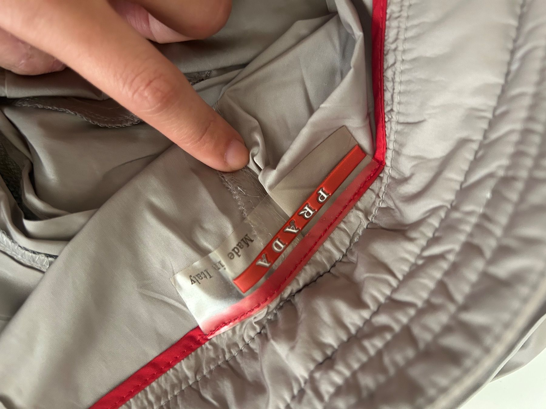 Prada Hosen: Prada Hose – Gebraucht aus Basel von min_6kms 5