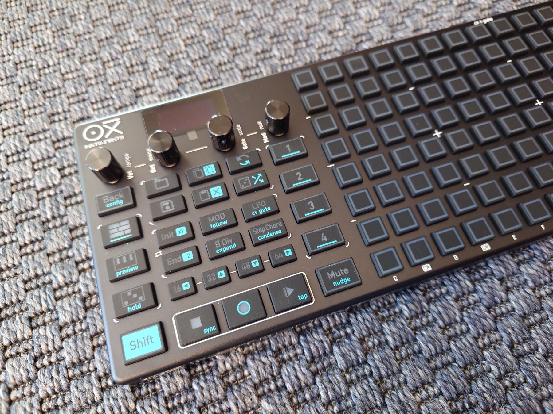 Strumenti musicali: OXI One Black Edition (MK1) – Nuovo (secondo la descrizione) da Oberhasli venduto da initiation
