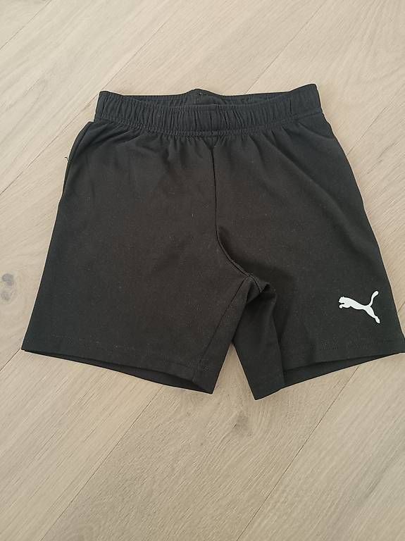 Pantaloni: Kurze Hosen Adidas & Puma, Gr.140 – Usato da Münsingen venduto da Nik010 1