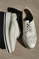 Weisse Lack Schuhe mit Plateausohle, Schnürschuhe Grösse 38