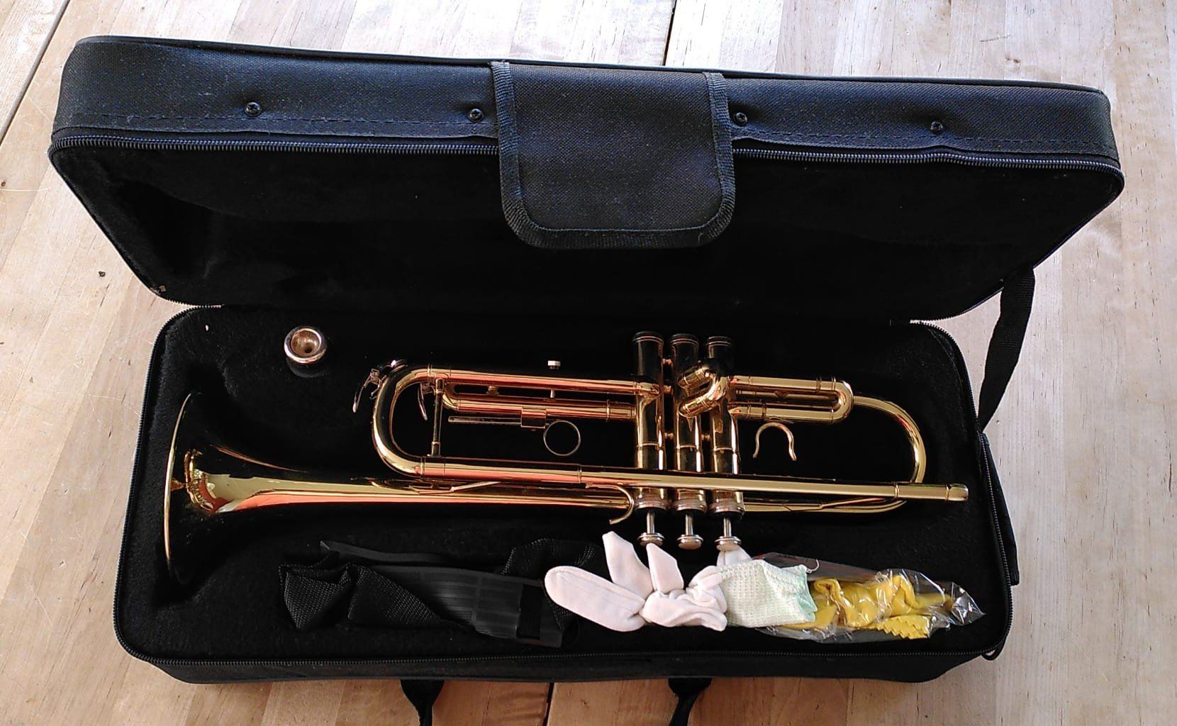 Musikinstrumente: Trompete Gold Messing mit Koffer gebraucht – Gebraucht aus Baldegg von Arjona