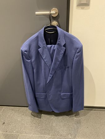 Hugo Boss Anzug, Grösse 56, sehr edel, blau, Nadelstreifen