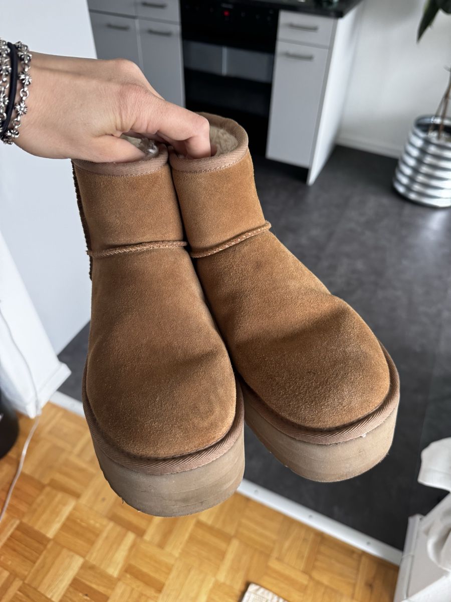Ugg Scarpe da uomo: Ugg Platform Mini Boots 39 – Nuovo (secondo la descrizione) da Zürich venduto da forestF4iry 4