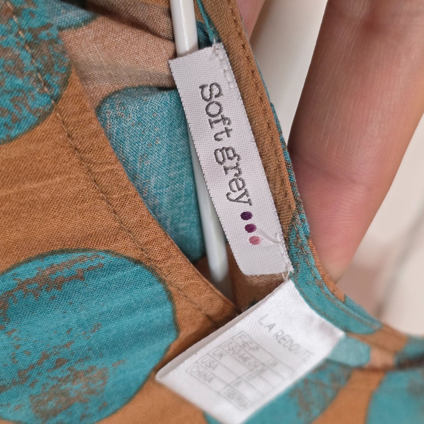 Blusen: Soft Grey Viskose-Bluse mit Punkten, Gr. 36/38 – Gebraucht aus Wald ZH von CapLux 5
