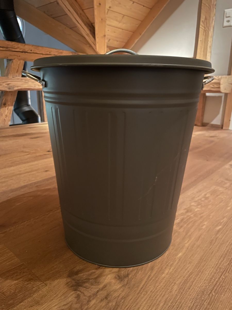 Sonstiges für Haushalt & Wohnen: IKEA KNODD Tonne mit Deckel 40L grau Metall – Gebraucht aus Heitenried von Steffundsasch