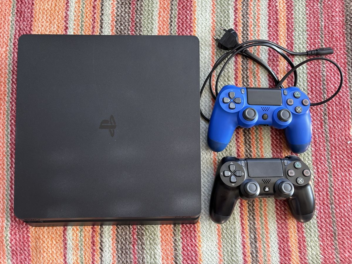 Sony Konsolen:     PlayStation 4 Slim – Gebraucht aus Nebikon von van_5hb6