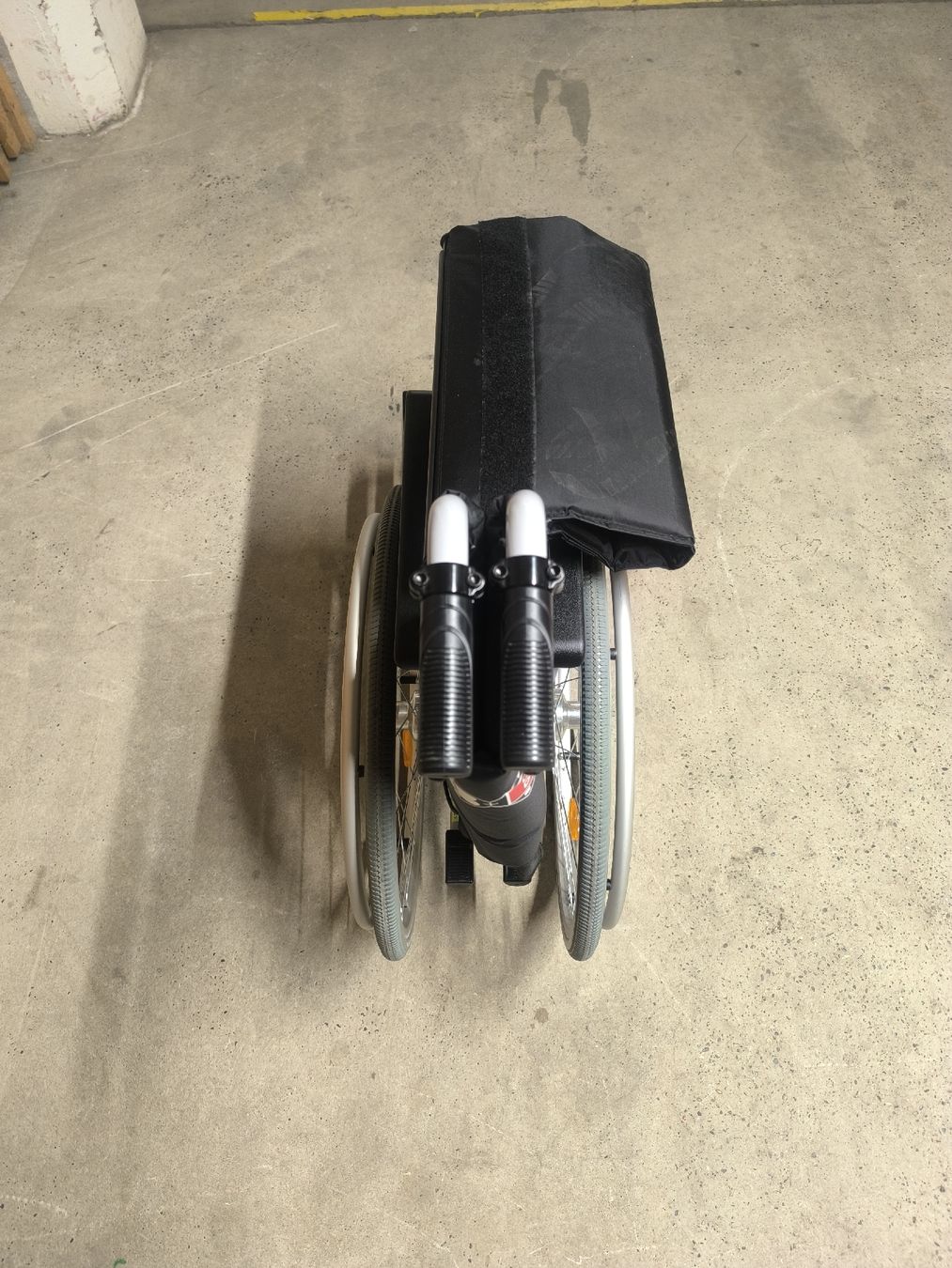 Sedie a rotelle: Rollstuhl Sitzbreite 49 cm – Usato da Allschwil venduto da BezoBezo 2