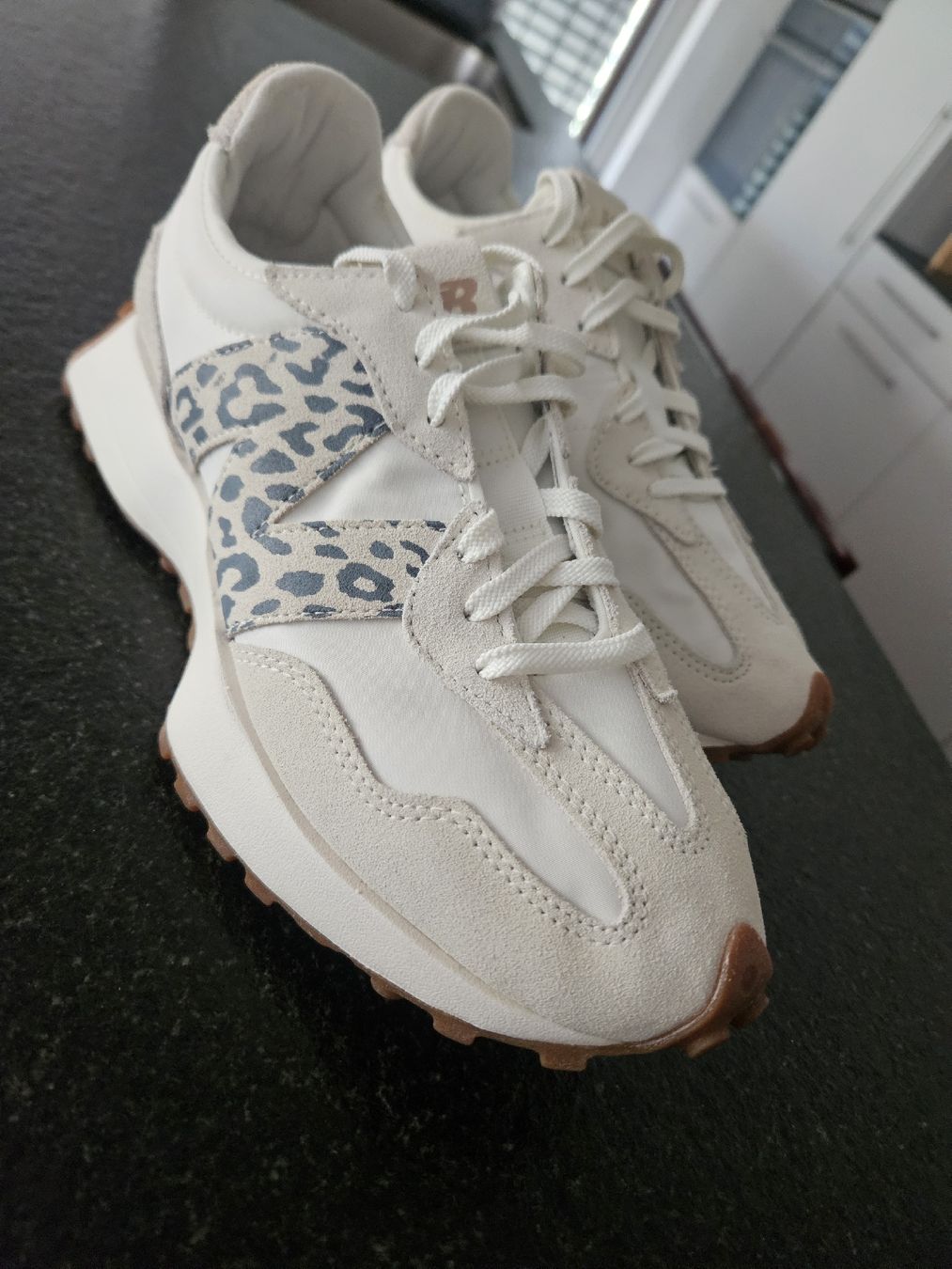 New Balance Scarpe da donna: New Balance 327 NEU Gr. 40 – Nuovo e nell'imballaggio originale da Schüpfheim venduto da isa_ler18 1