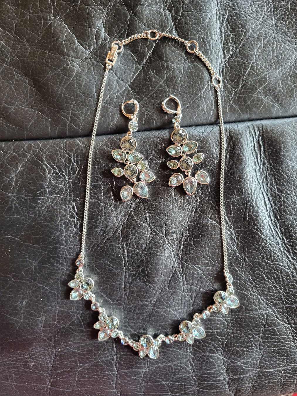 Givenchy Altri gioielli: Originales Givenchy Schmuckset – Nuovo (secondo la descrizione) da Zweisimmen venduto da Adorable