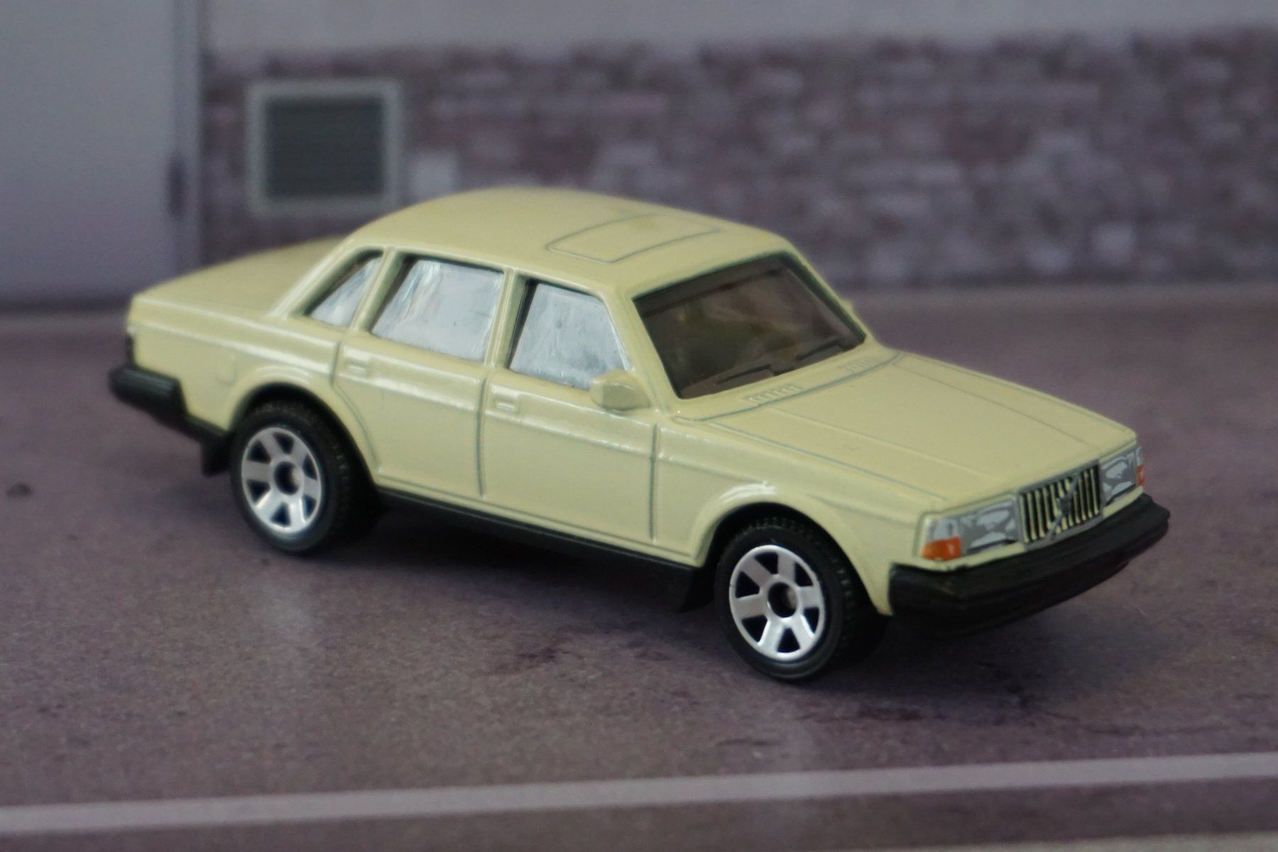 Matchbox Modellautos: Matchbox Volvo 240 KULT !!!!!!!!!!!!!!!!! – Gebraucht aus Reiden von Doppeldecker69