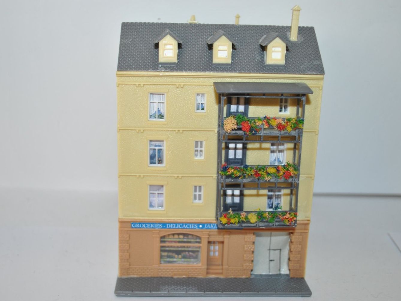 Faller Modelleisenbahnen: Faller Stadthaus (MTM123) – Gebraucht aus Aarwangen von Leg_10439