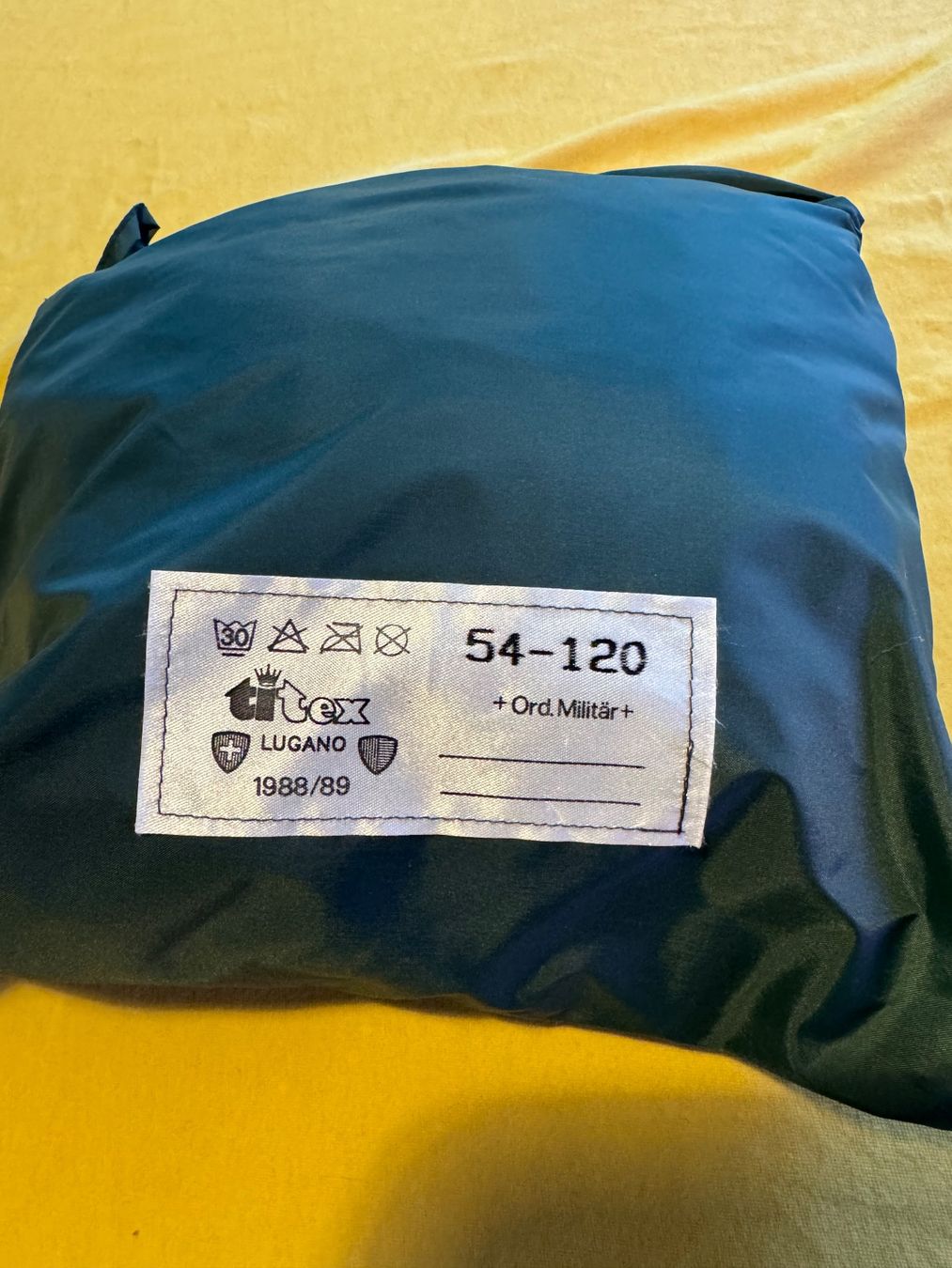Cappotti: Schweizer Armee - Regenmantel mit separater Kapuze – Usato da Ostermundigen venduto da Gummibaerli63 3