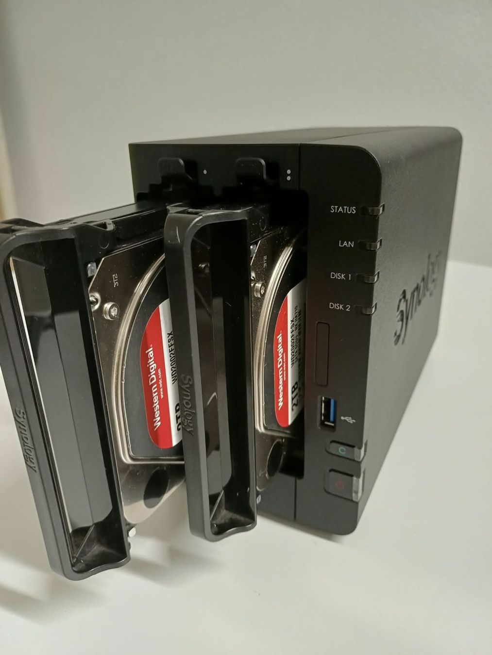 Synology Server: NAS Synology DS218+ + 2 disques Western Digital Red Pro 2TB – Usato da St-Imier venduto da Yves-Astria 2