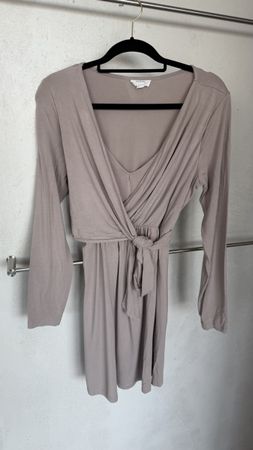 Elegantes Umstandskleid, Grösse M, perfekt für den Herbst